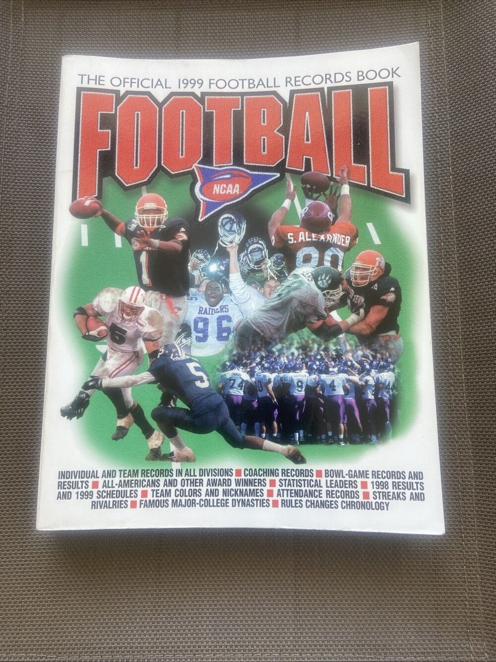 1999 The Official College Football Records & Results Book Streaks NCAA Sports